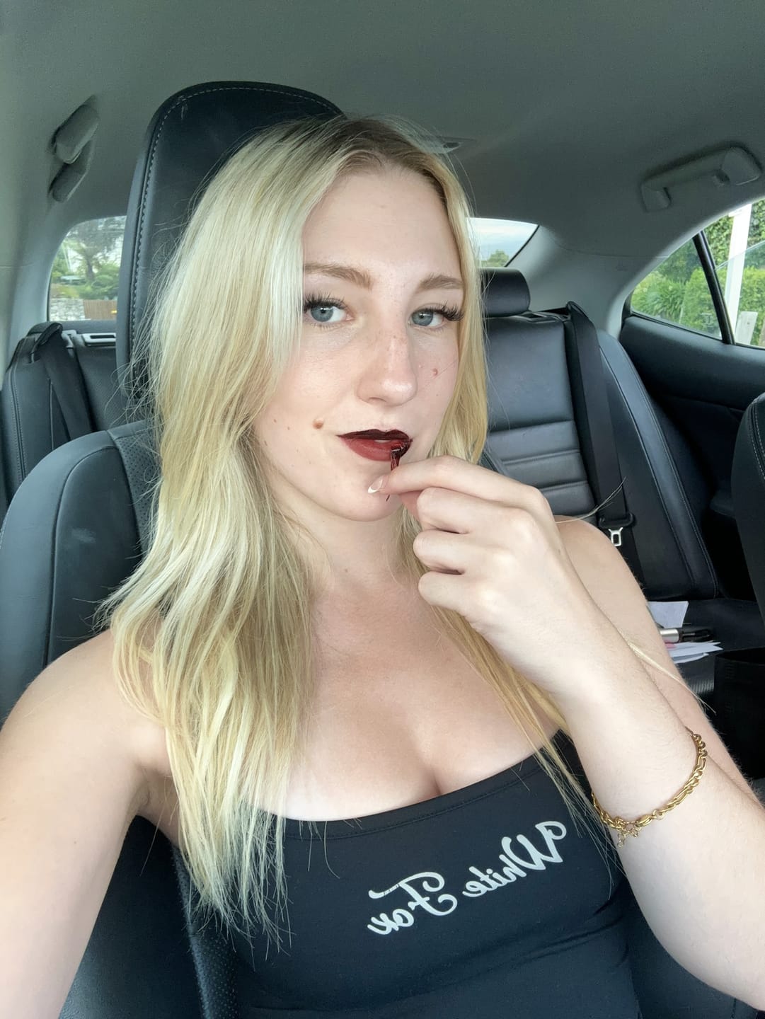 Customer photo review of Peel-off Lip Stain
